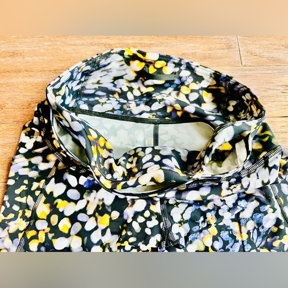 Lululemon Athletica - Picture 12 of 16